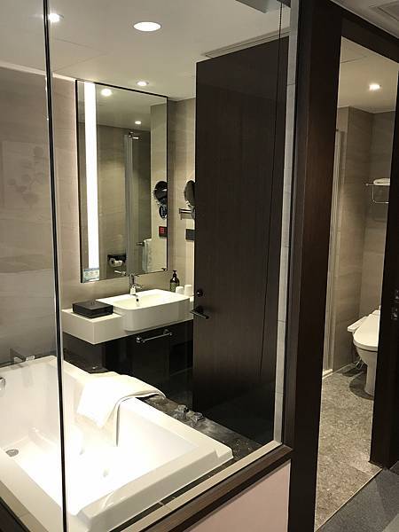 "Get Your Bags Ready! A Three-Day Relaxing Getaway in Tainan: A Comprehensive Guide to Accommodations and Facilities. Don